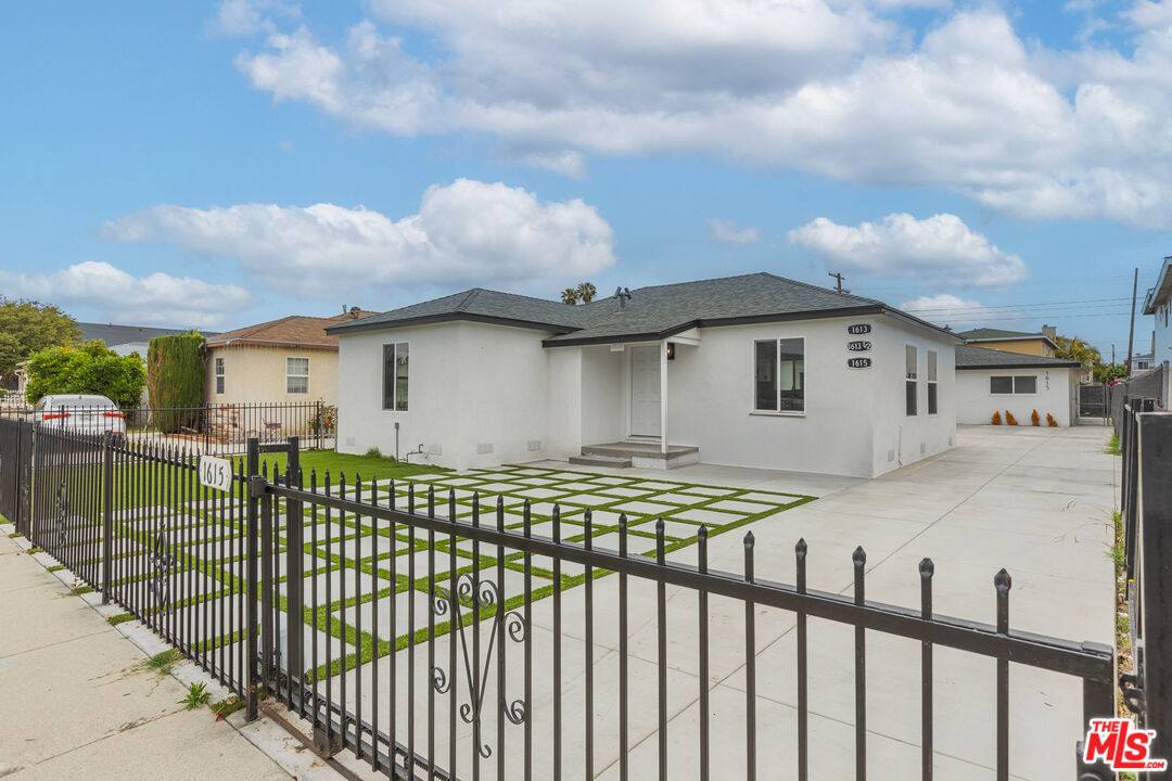 Apartment for rent at 1613-1615 W 209th St, Torrance, CA 90501