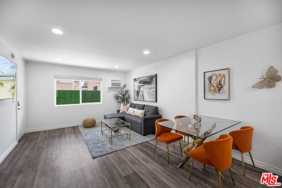 Apartment for rent at 1623 Menlo Ave #3-3, Los Angeles, CA 90006