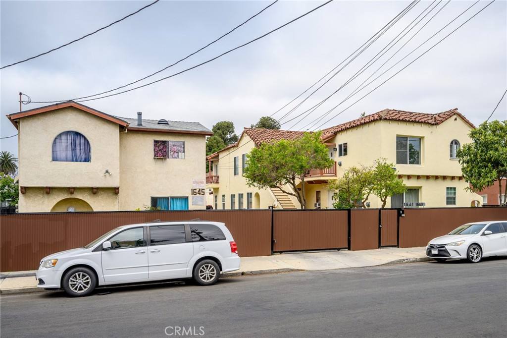 Apartment for rent at 1641 S Catalina St #1 2-1 2, Los Angeles, CA 90006