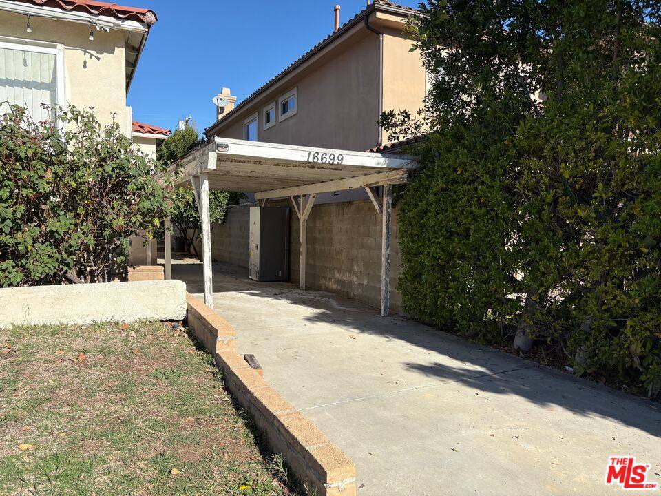 Apartment for rent at 16699 Morrison St, Encino, CA 91436