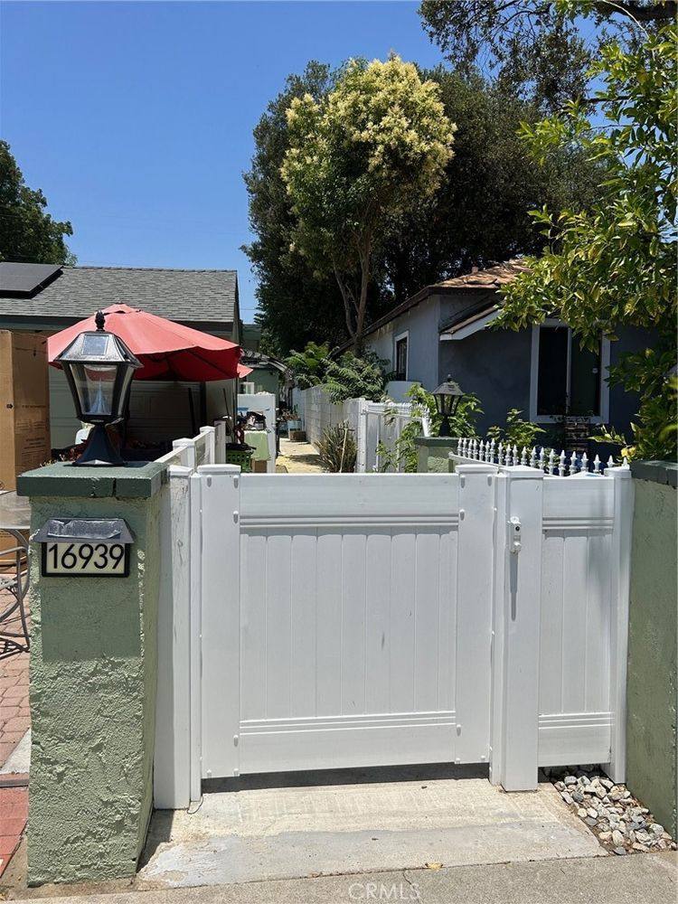 Apartment for rent at 16939 Marlin Place, Van Nuys, CA 91406