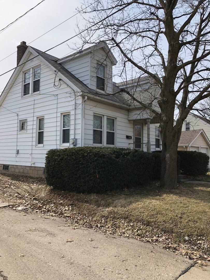 House for rent at 1214 19th Ave, Moline, IL 61265