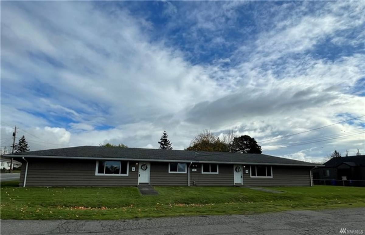 Townhouse for rent at 50 SE Pasek St, Oak Harbor, WA 98277