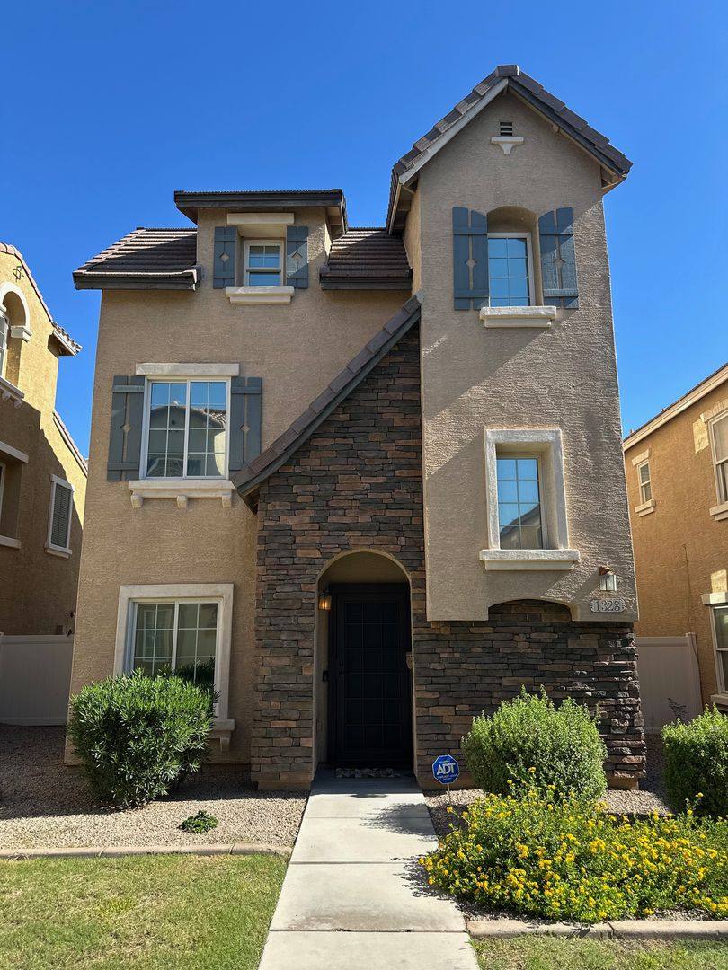 House for rent at 1328 S Sabino Dr, Gilbert, AZ 85296