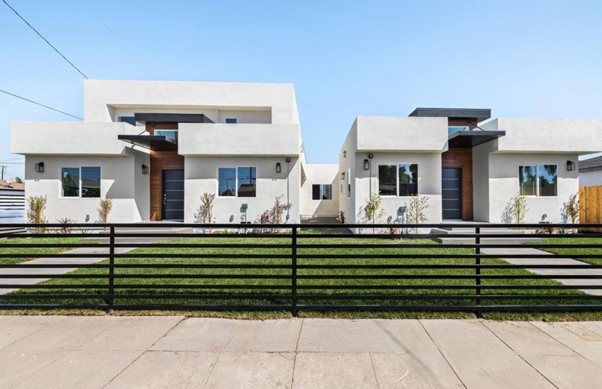 Townhouse for rent at 947 W Magnolia St, Compton, CA 90220