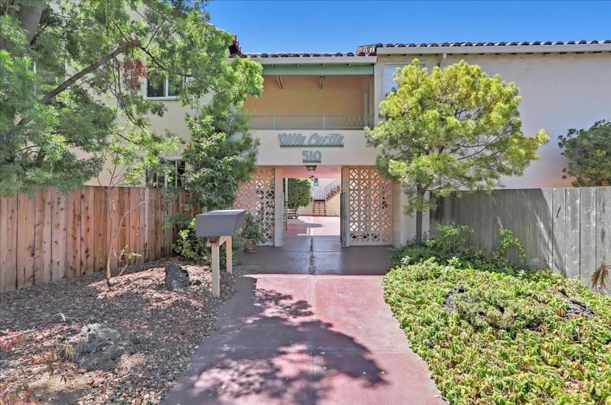 Apartment for rent at 510 Lassen St, Los Altos, CA 94022