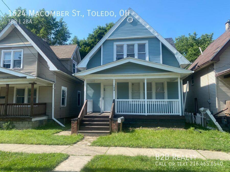 Apartment for rent at 1624 Macomber St, Toledo, OH 43606