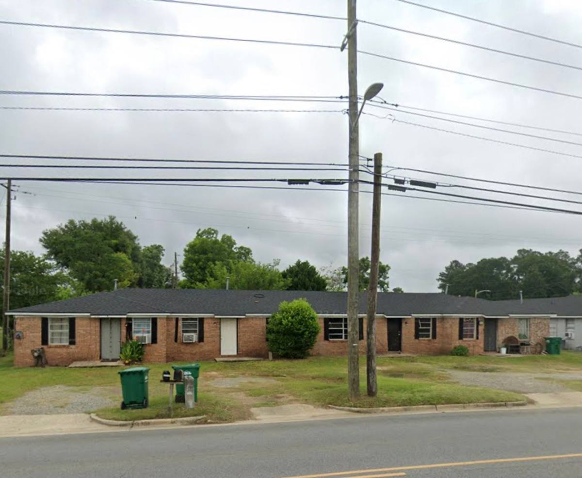 Townhouse for rent at 2126 Martin Luther King Dr, Albany, GA 31701