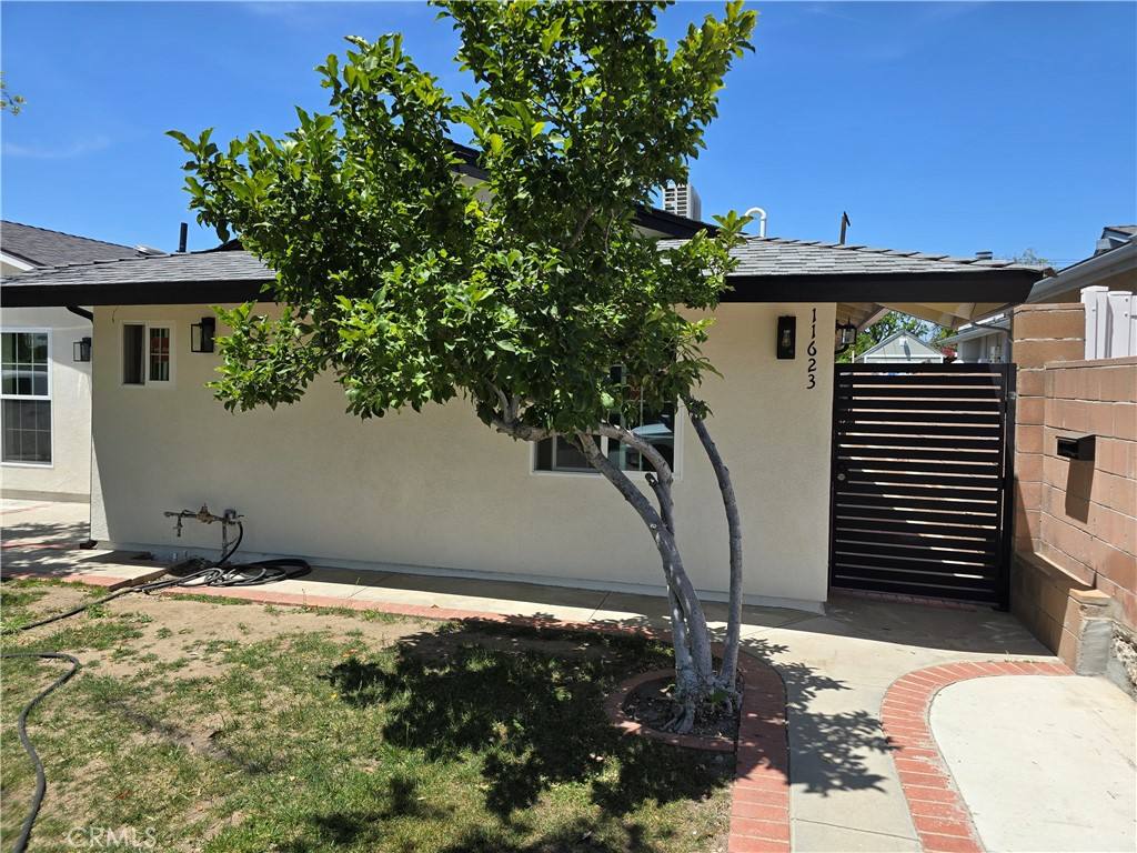 Apartment for rent at 11623 Paso Robles Ave, Granada Hills, CA 91344