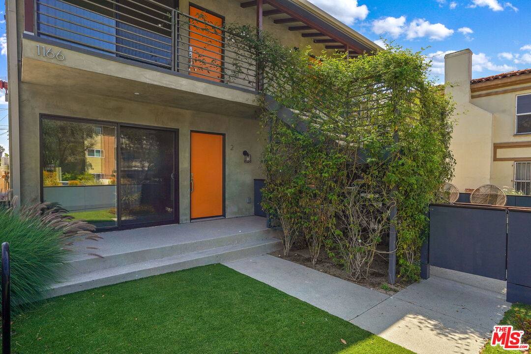 Apartment for rent at 1166 S Cochran Ave #2-2, Los Angeles, CA 90019