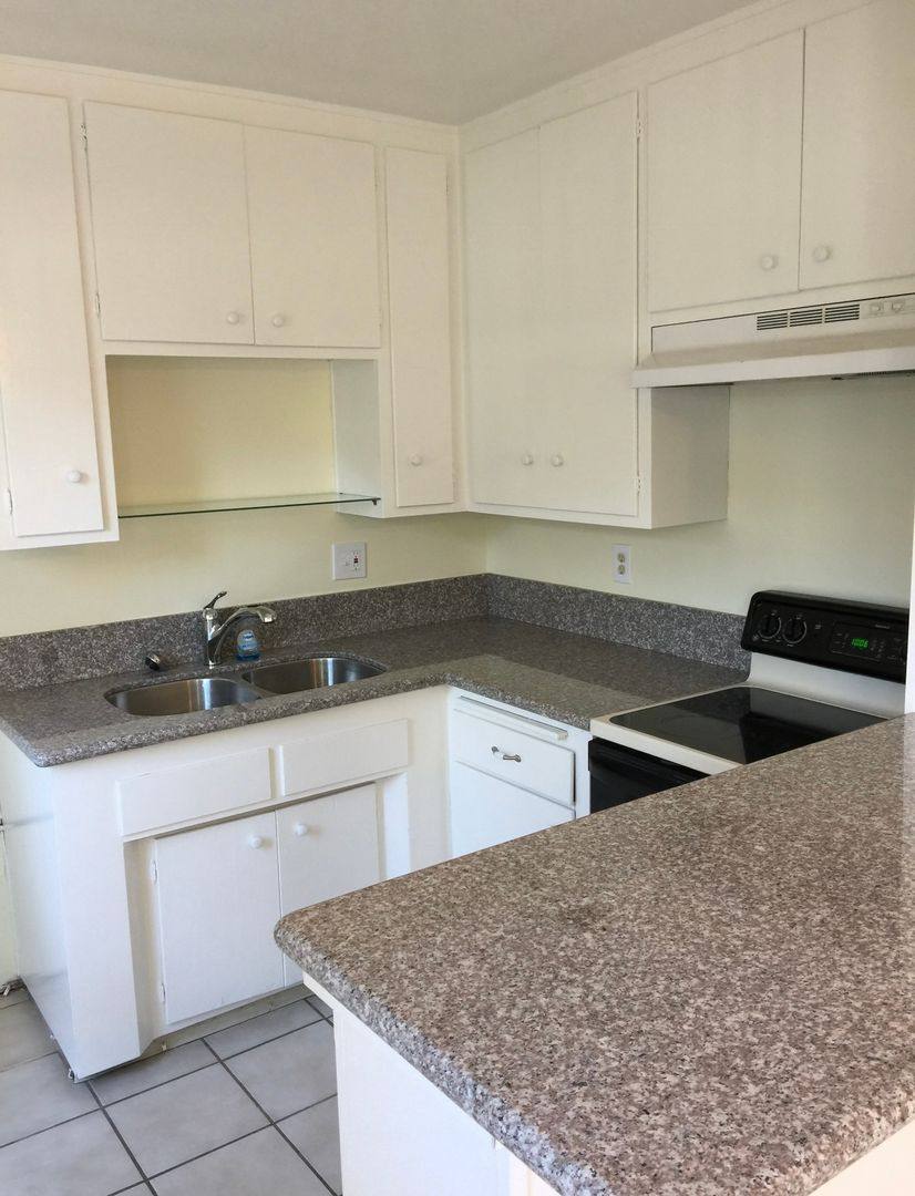 Apartment for rent at 267 Newport Ave, Long Beach, CA 90803
