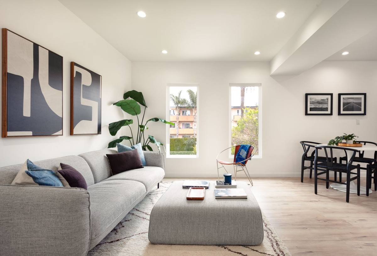 Apartment for rent at 1319 S St Andrews Place, Los Angeles, CA 90019