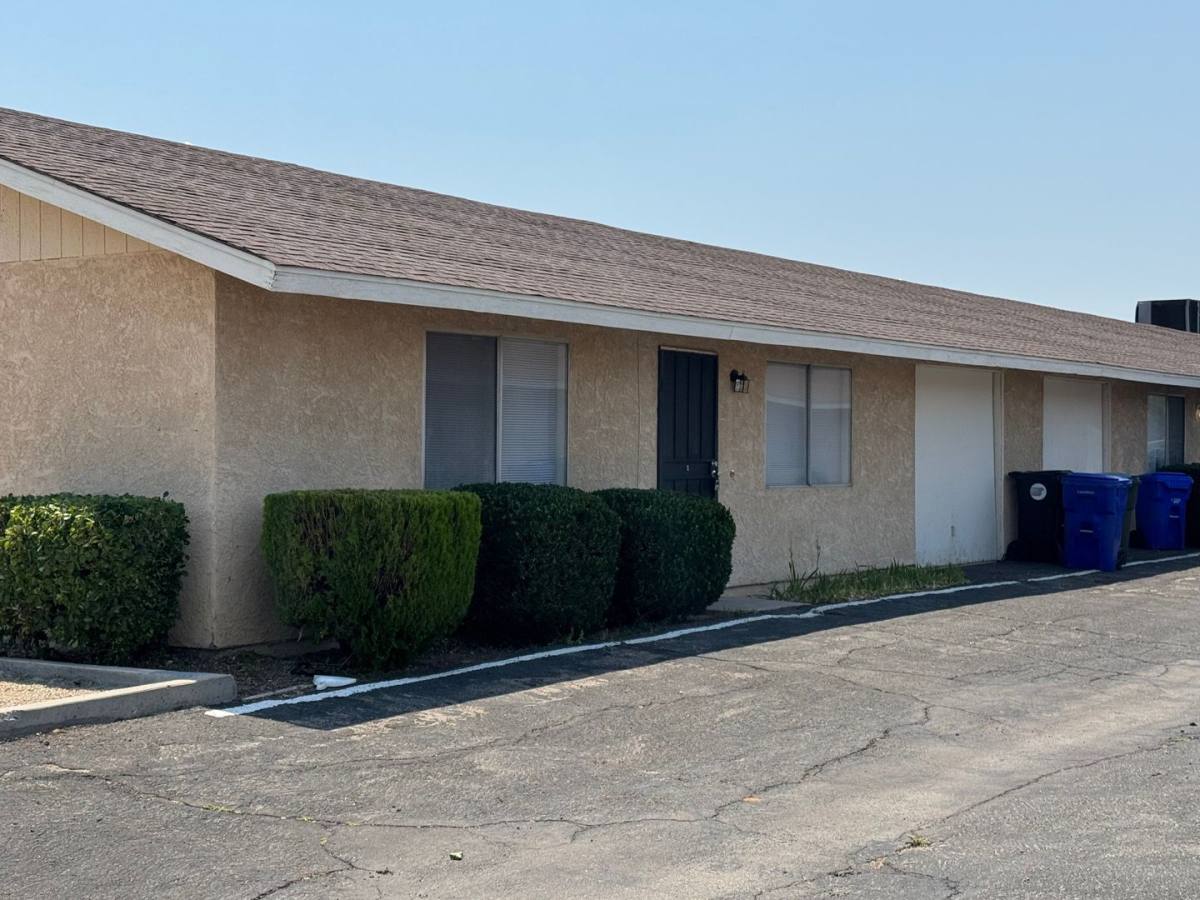 Apartment for rent at 21725 Nisqually Rd, Apple Valley, CA 92307