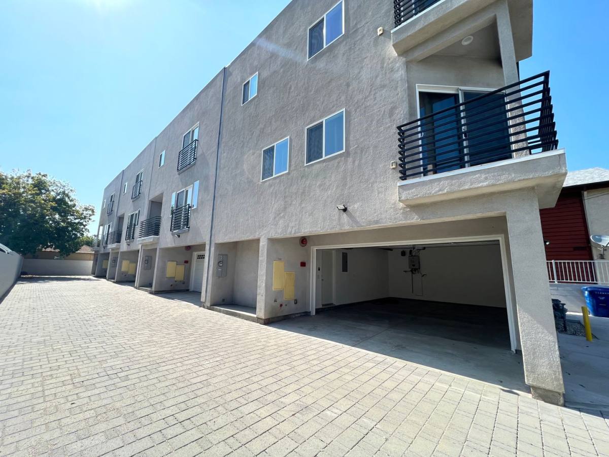 Townhouse for rent at 5661, 5669, 5677, 5685 N Elmer Ave, North Hollywood, CA 91601