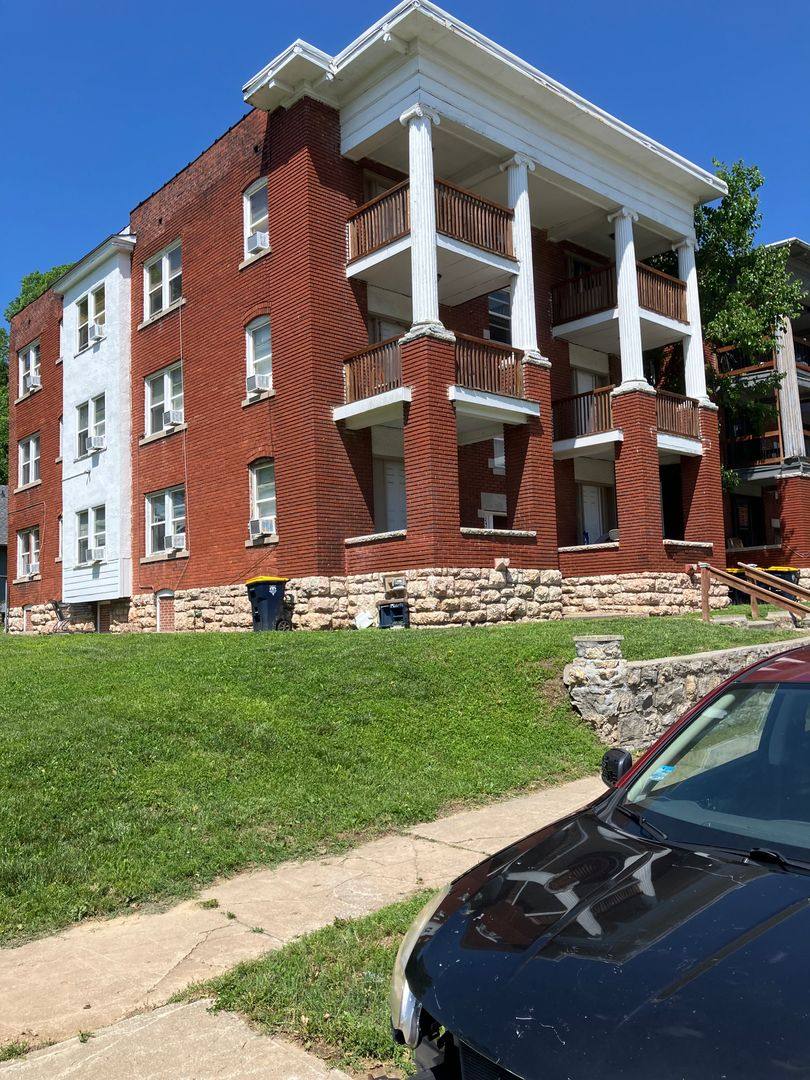 Apartment for rent at 2404 E 29th St, Kansas City, MO 64109