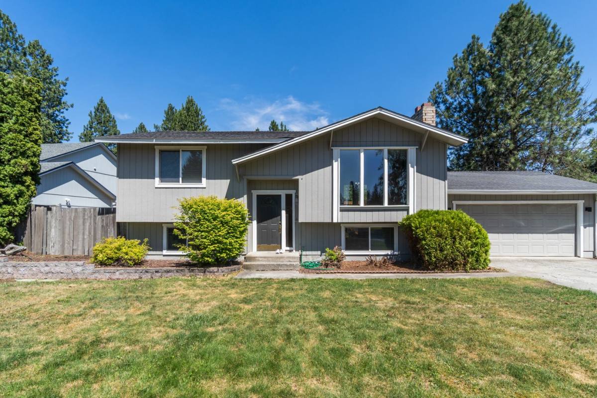 House for rent at 11824 N Guinevere Dr, Spokane, WA 99218