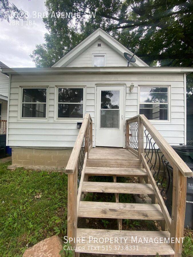 House for rent at 1028 3rd Ave SW, Cedar Rapids, IA 52404
