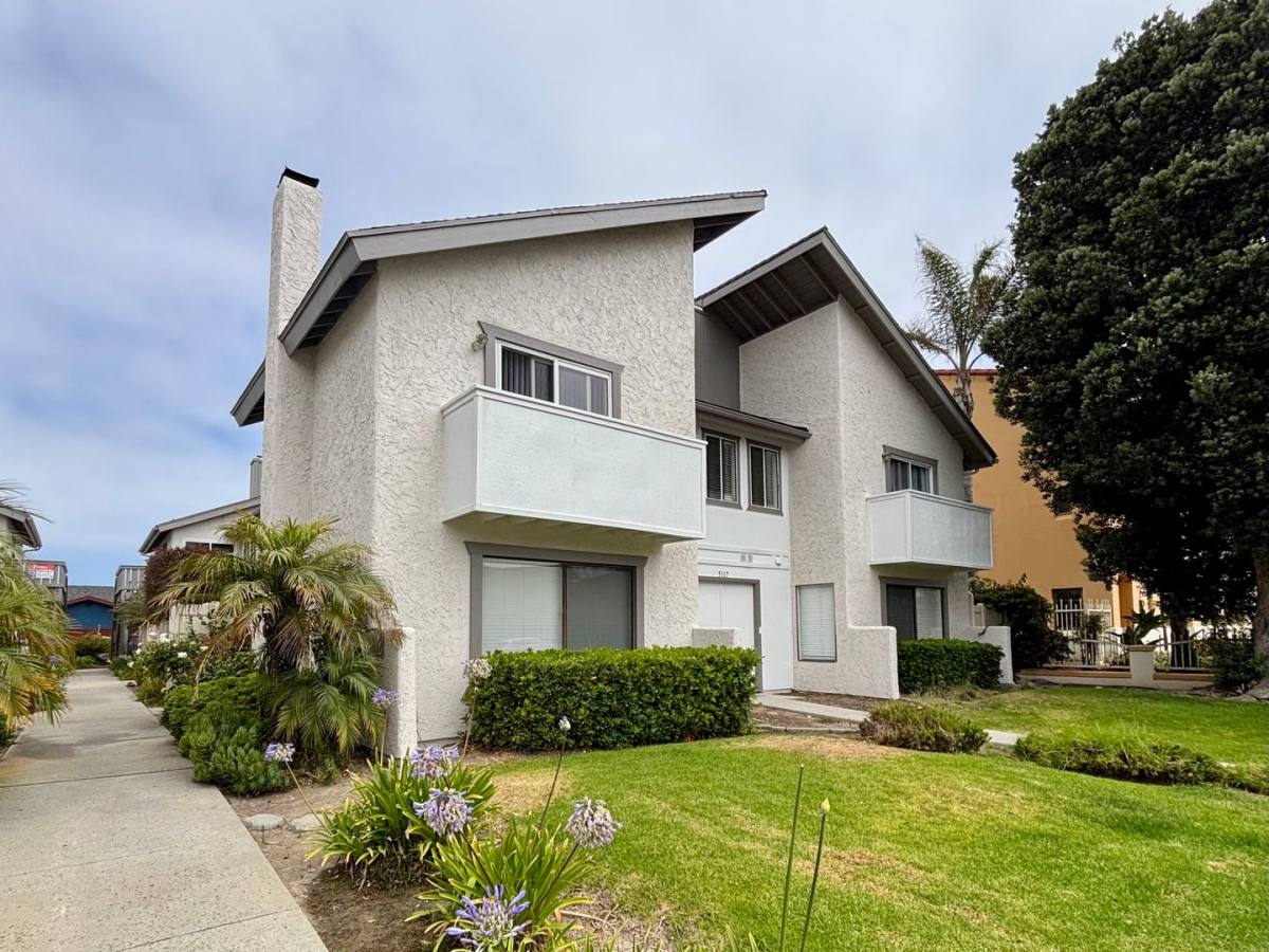 Townhouse for rent at 5117 W Wooley Rd, Oxnard, CA 93035