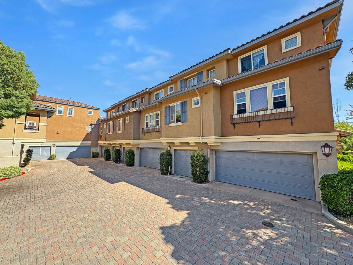 Townhouse for rent at 94 Via Sovana, Santee, CA 92071