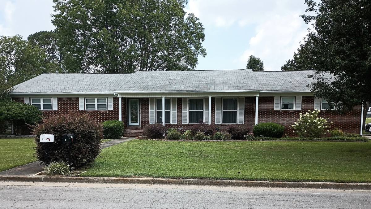 House for rent at 1702 Iris St #SW, Decatur, AL 35601