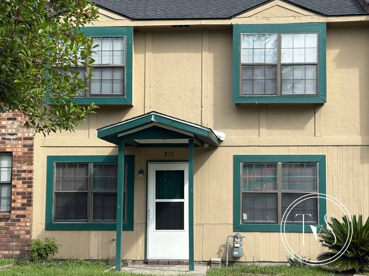 Townhouse for rent at 815 Lesa St, Hinesville, GA 31313