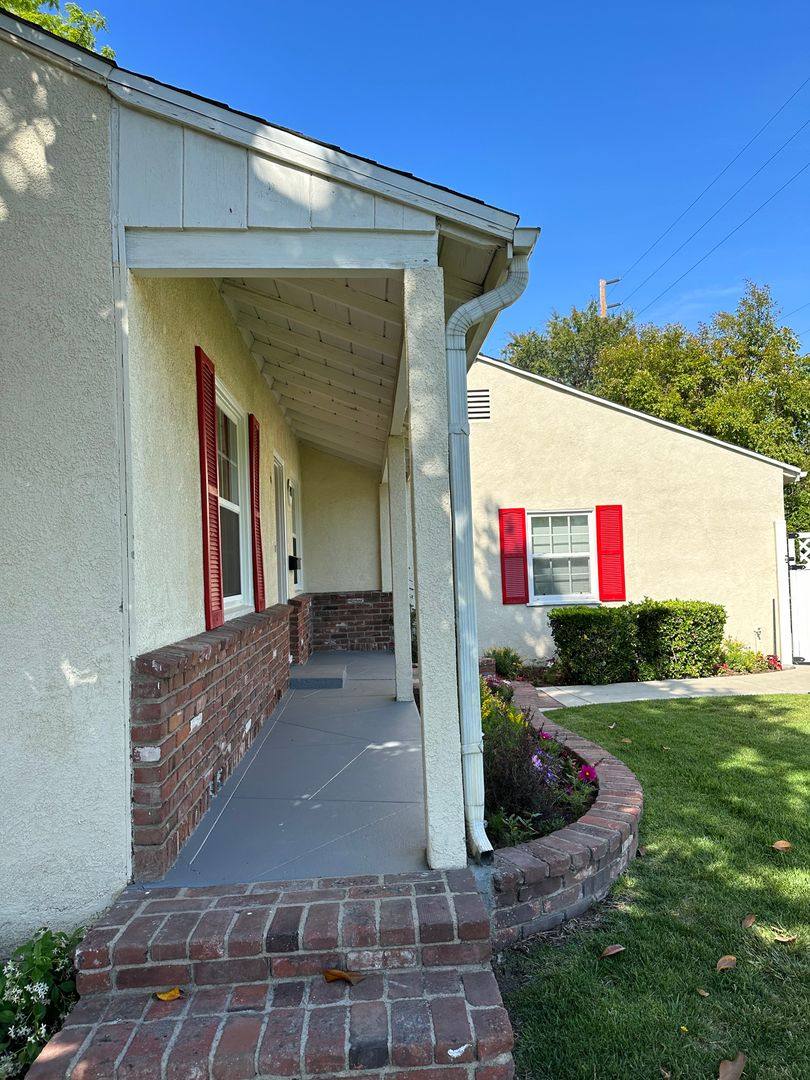 House for rent at 3917 W Chandler Blvd, Burbank, CA 91505
