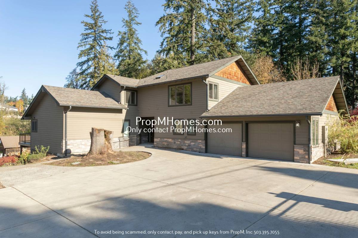 House for rent at 959 SW Country Club Rd, Lake Oswego, OR 97034