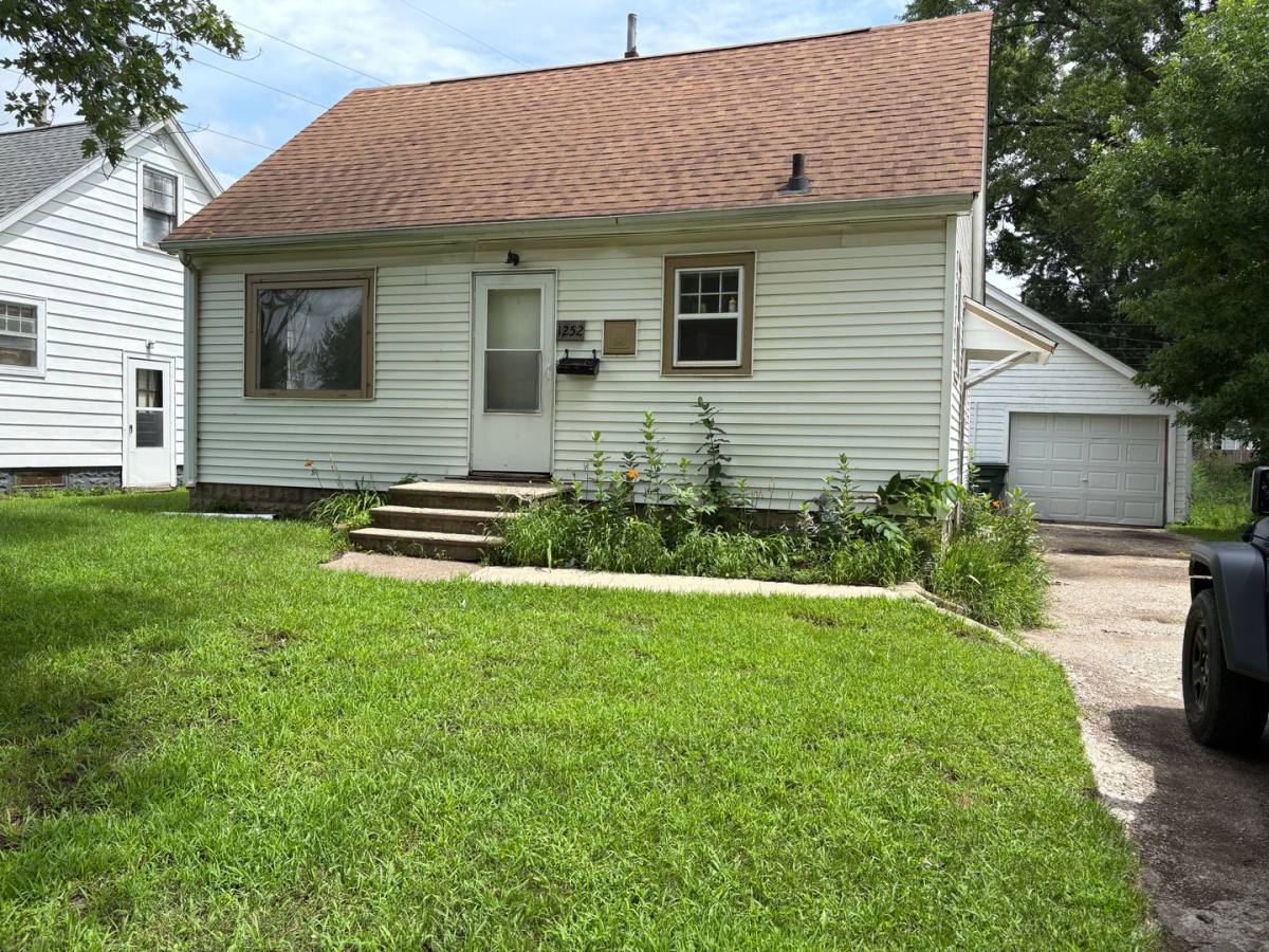 House for rent at 1252 Columbia St, Waterloo, IA 50703