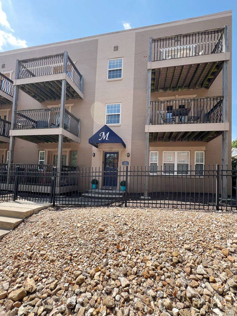 Apartment for rent at 1211 W 45th St #3W, Kansas City, MO 64111