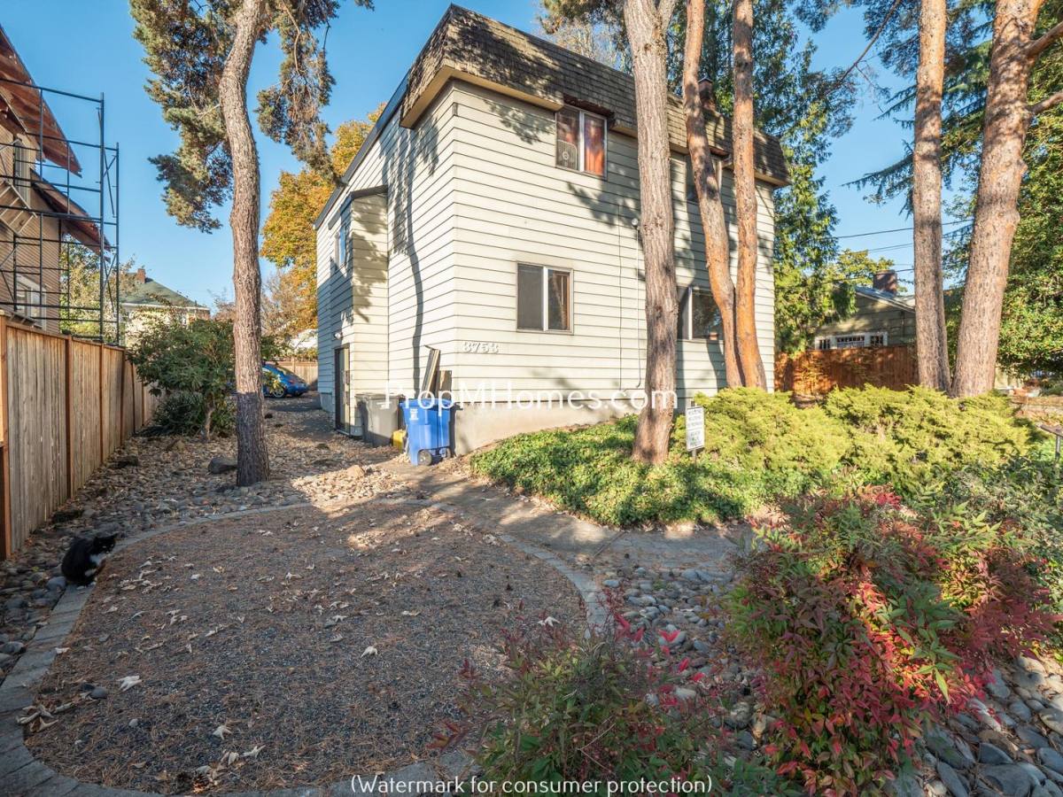 Apartment for rent at 3753 SE Salmon St, Portland, OR 97214