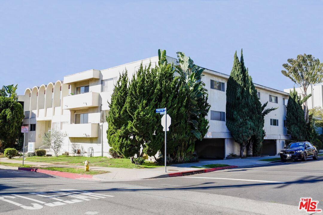 Apartment for rent at 11551 Ohio Ave #18-18, Los Angeles, CA 90025