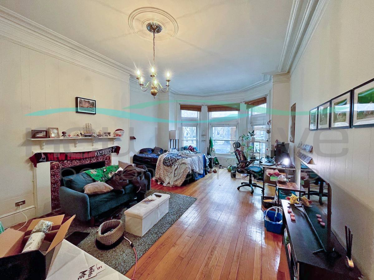 Apartment for rent at 206 Commonwealth Ave #3, Boston, MA 02116