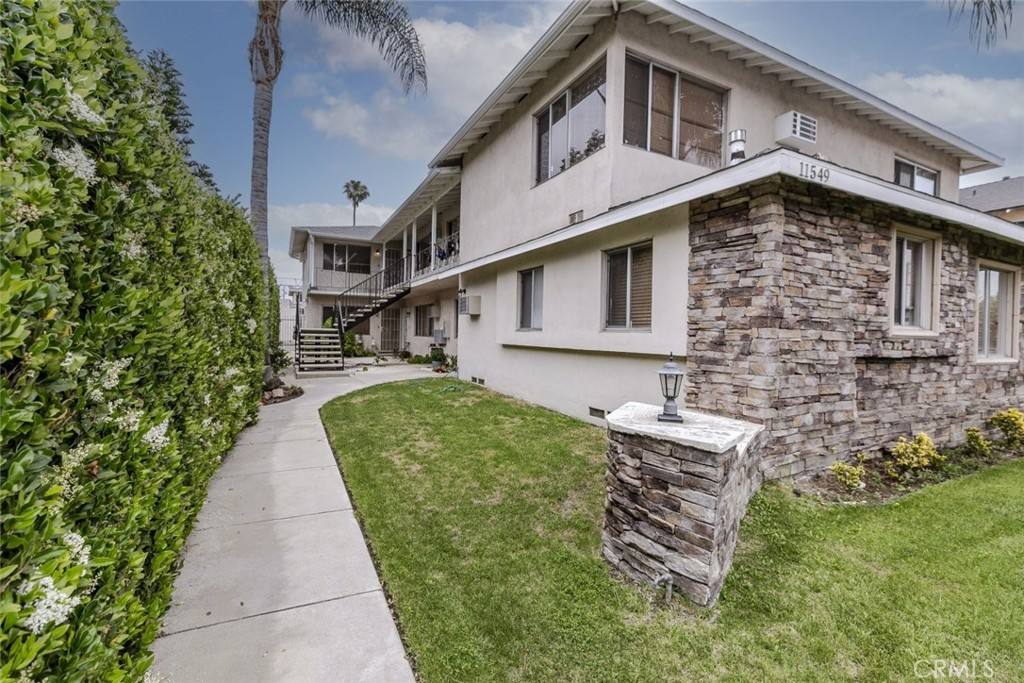 Apartment for rent at 11549 Sylvan St #6-6, North Hollywood, CA 91606