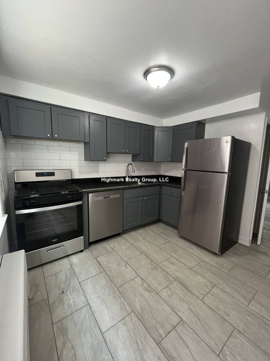 Apartment for rent at 6727 N California Ave #GW, Chicago, IL 60645