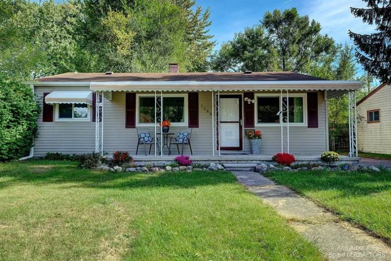 House for rent at 1260 Candlewood Lane, Ypsilanti, MI 48198