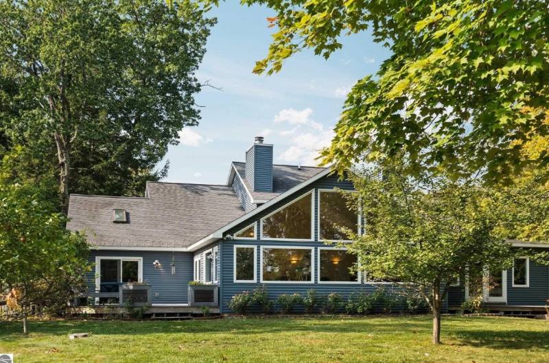House for rent at 7878 S Outer Dr, Traverse City, MI 49685