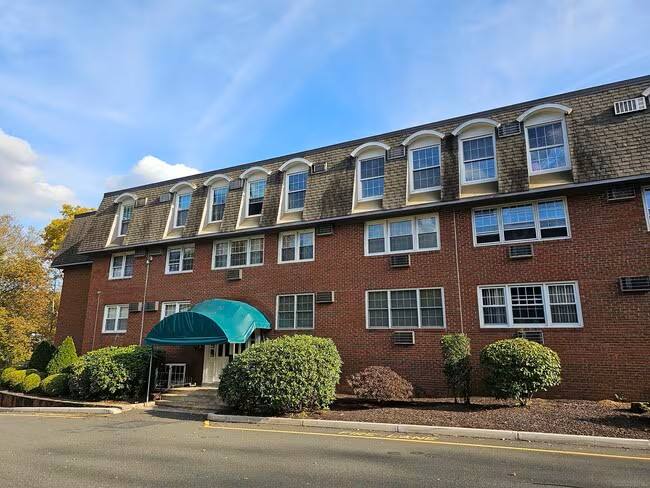 Apartment for rent at 302 Old Bridge Lane #302, Danbury, CT 06811