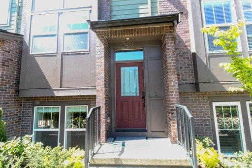 Townhouse for rent at 1327 Greenwich Walk NE, Issaquah, WA 98029