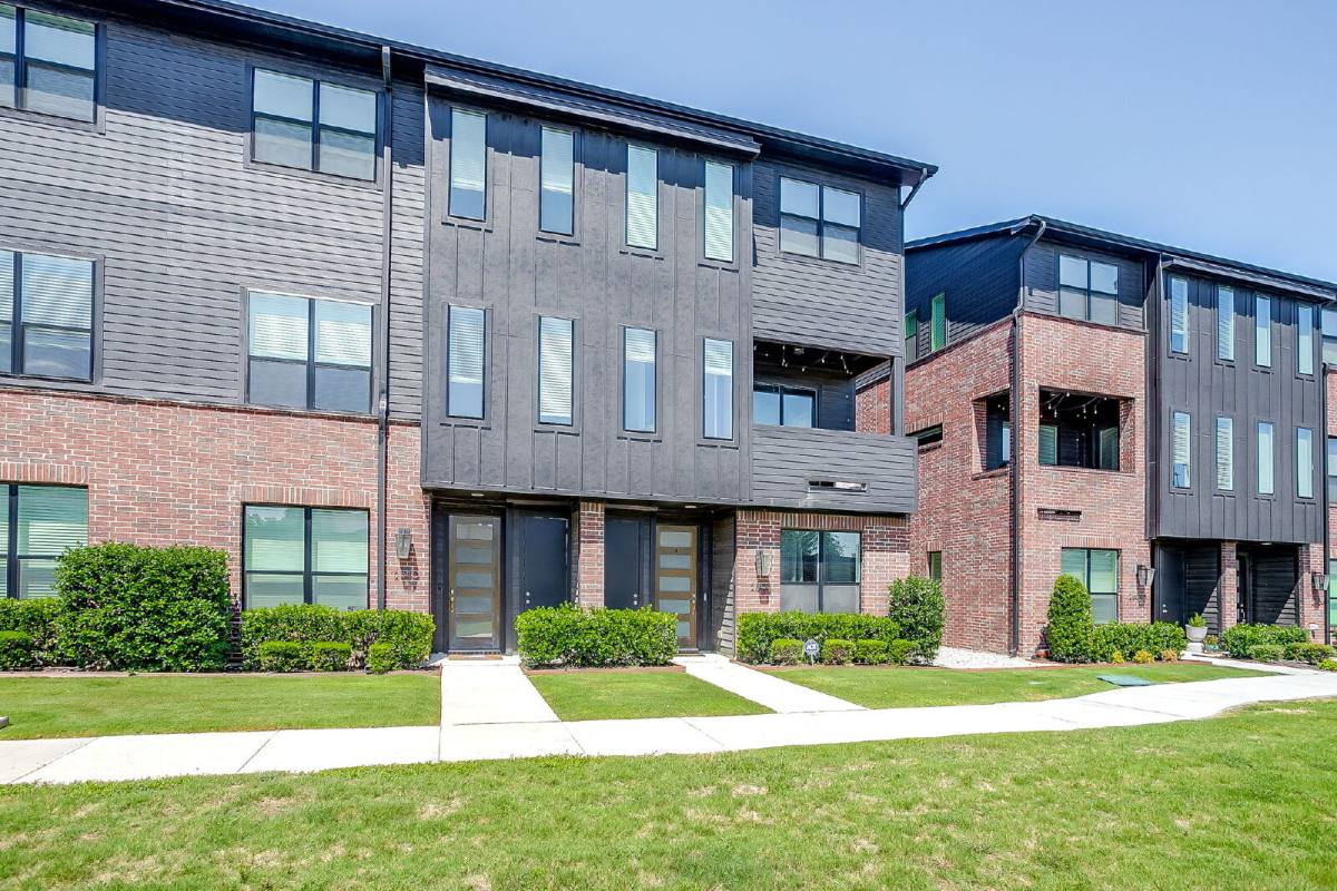Townhouse for rent at 2808 Addison Park Lane, Fort Worth, TX 76110