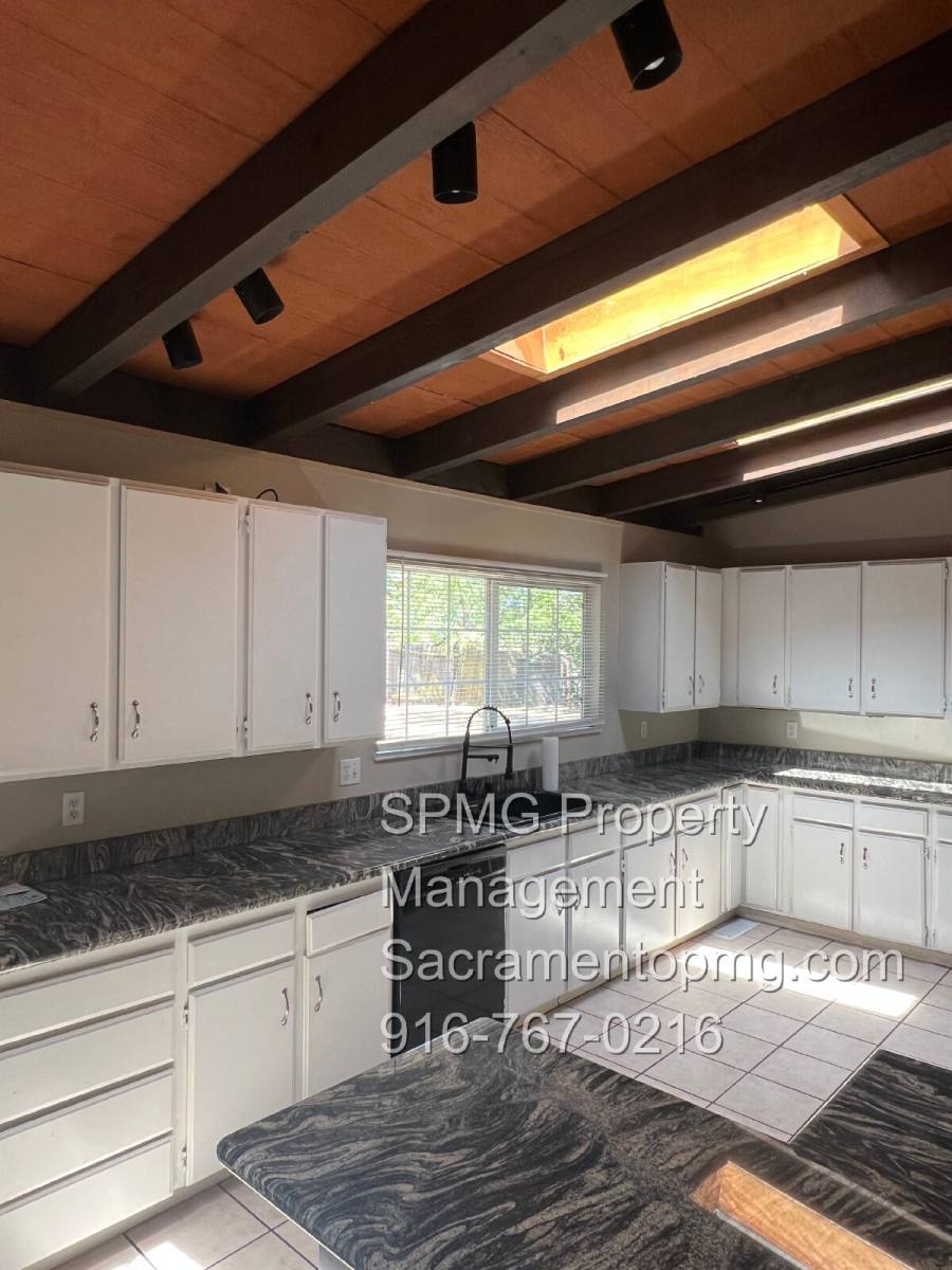 House for rent at 6395 Rustic Hills Dr, Rocklin, CA 95677