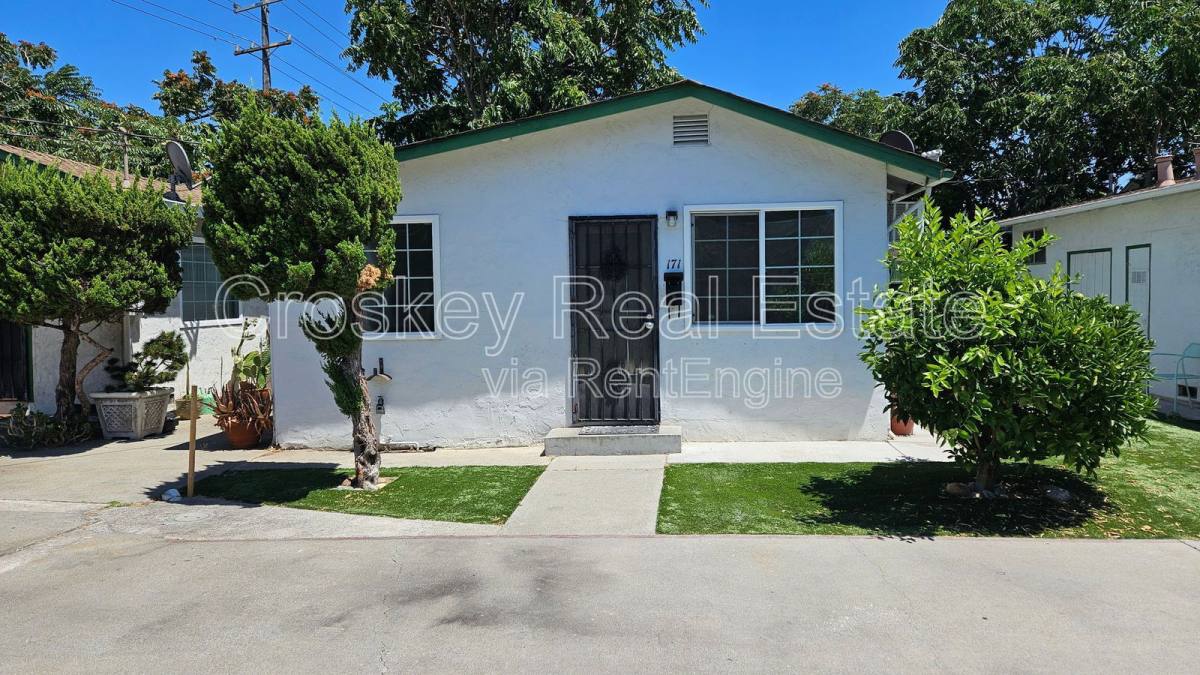 Apartment for rent at 171 E 15th St, Pittsburg, CA 94565