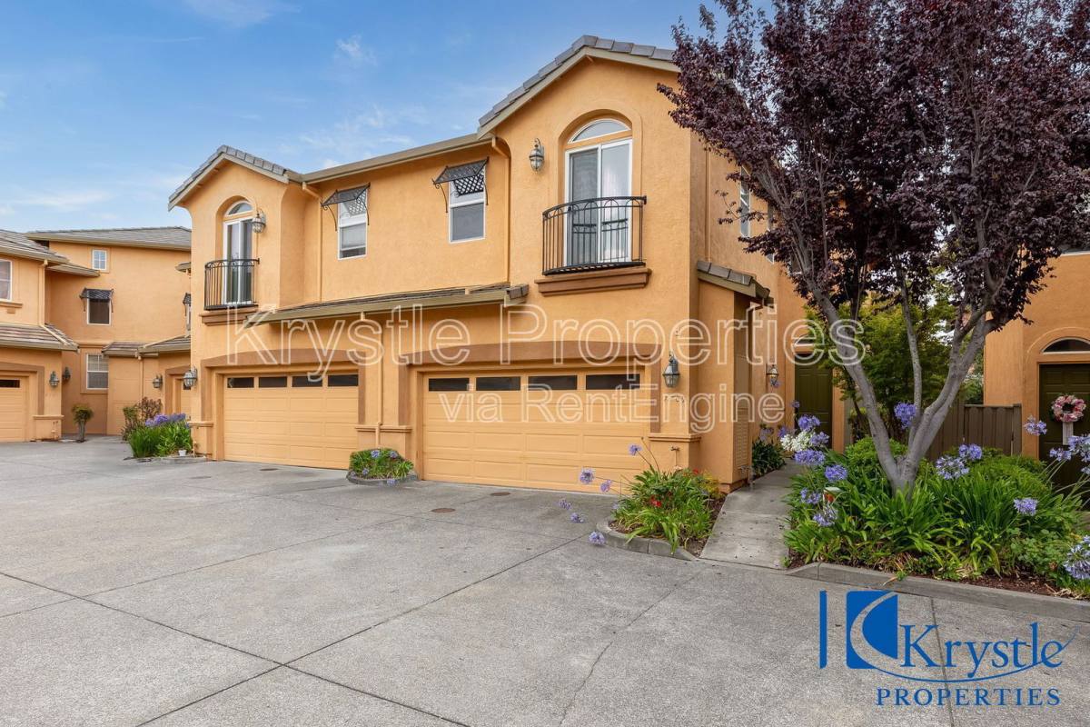 Townhouse for rent at 7709 Crown Heights Court, Vallejo, CA 94591
