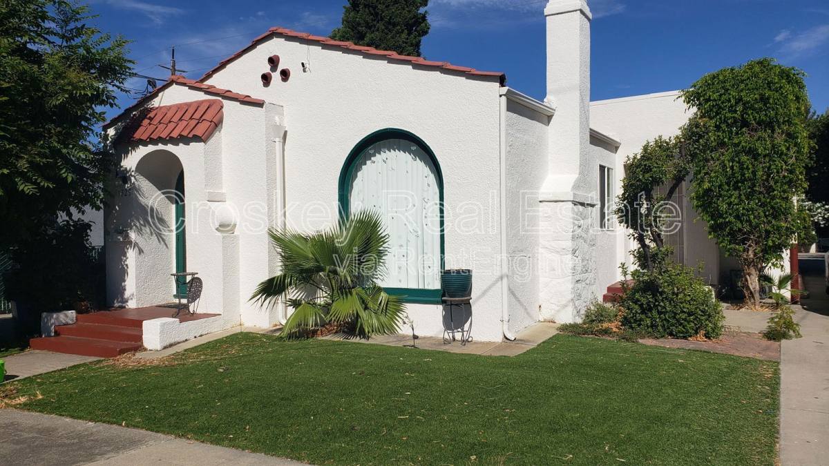 Townhouse for rent at 1331 Columbia St, Pittsburg, CA 94565