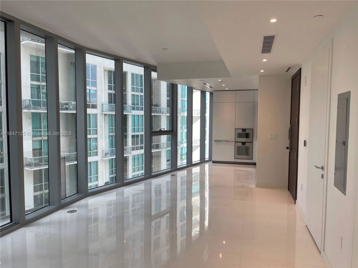 House for rent at 300 Biscayne Blvd Way #606, Miami, FL 33131