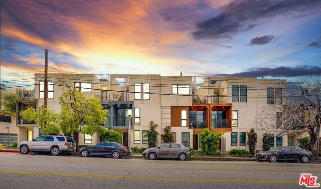 Townhouse for rent at 2930 Rowena Ave #2, Los Angeles, CA 90039