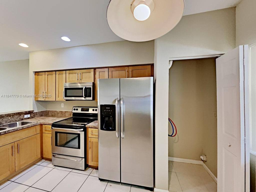 House for rent at 2518 SW 83rd Terrace, Hollywood, FL 33025