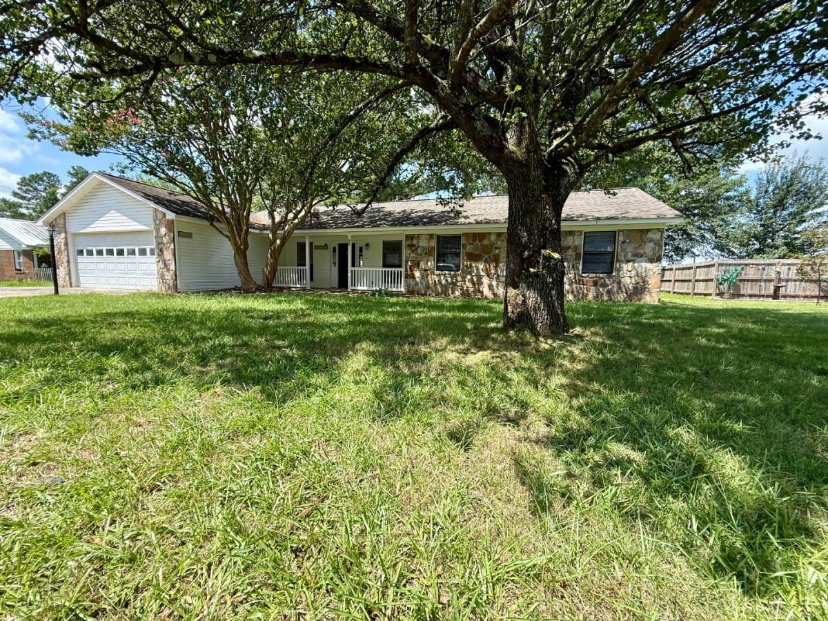 House for rent at 404 Briarwood Ave, Albertville, AL 35950