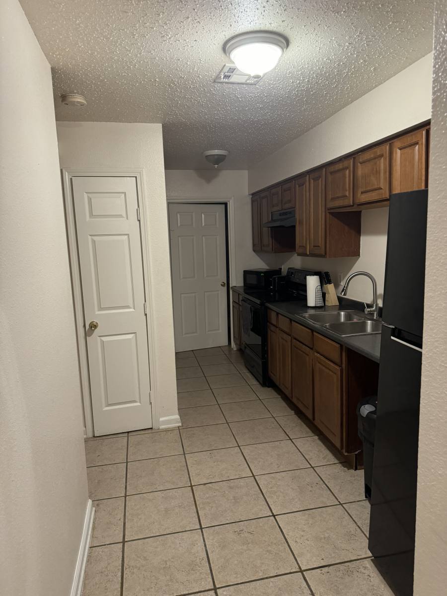 Townhouse for rent at 3708 Shangri-La Dr, Chalmette, LA 70043