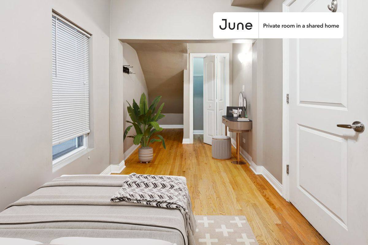 Apartment for rent at 2848 W Palmer, Chicago, IL 60647