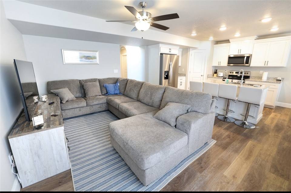 Townhouse for rent at 254 W Seasons Lane, Garden City, UT 84028